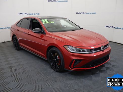 Used 2025 Volkswagen Jetta GLI Autobahn FWD image 39