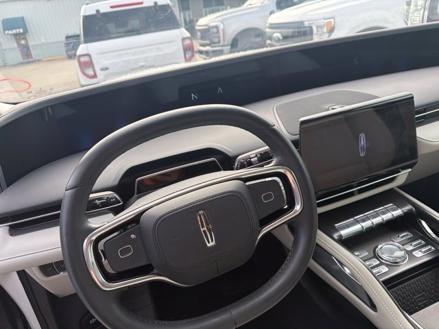 Used 2026 Lincoln Nautilus Premier AWD/4WD image 10
