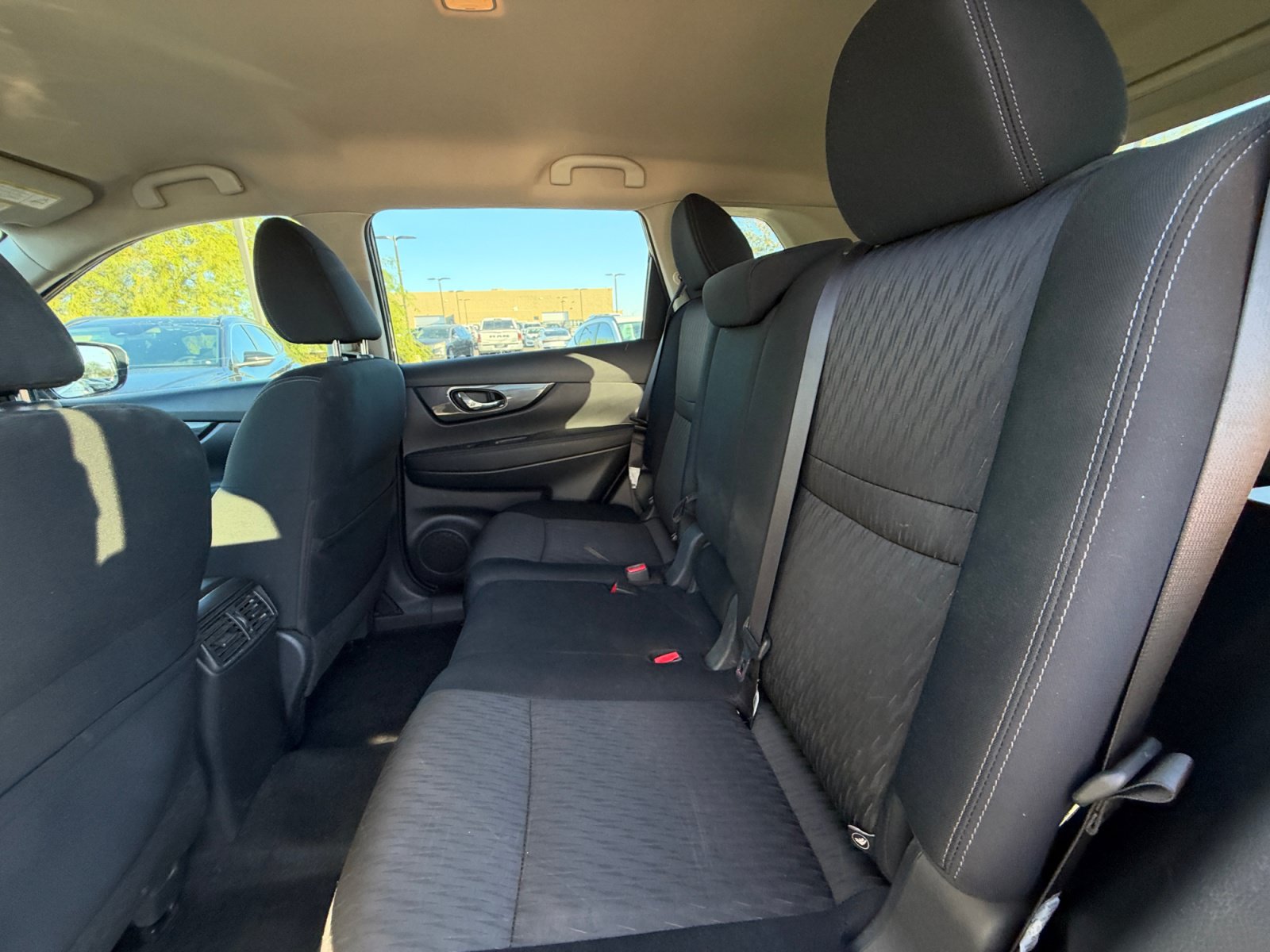 Used 2017 Nissan Rogue SV w/ SV Premium Package FWD image 17