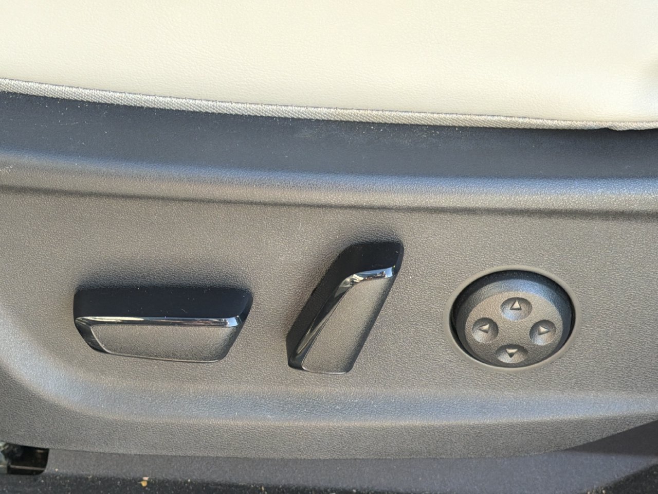 Certified 2023 Nissan Ariya FWD image 18