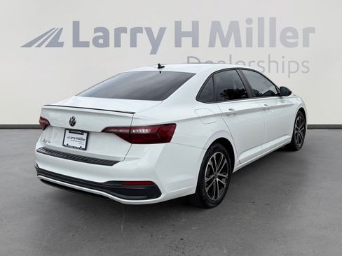 Used 2024 Volkswagen Jetta Sport FWD image 6