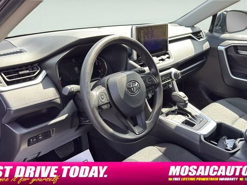 Used 2025 Toyota RAV4 XLE AWD/4WD image 21
