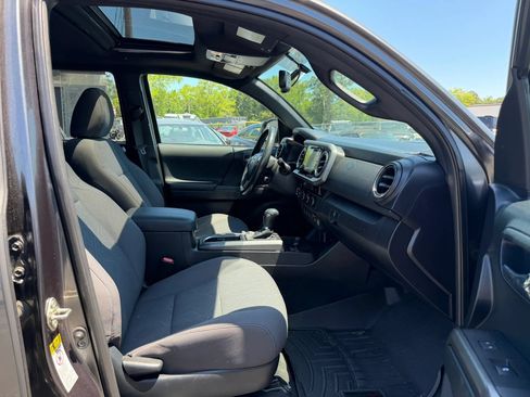 Used 2016 Toyota Tacoma TRD Sport w/ Premium & Technology Package AWD/4WD image 23