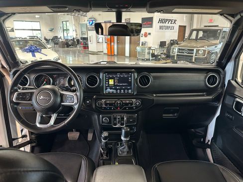 Used 2022 Jeep Wrangler Unlimited Sahara image 15