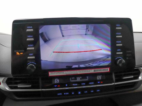 Used 2024 Toyota Sienna LE image 32