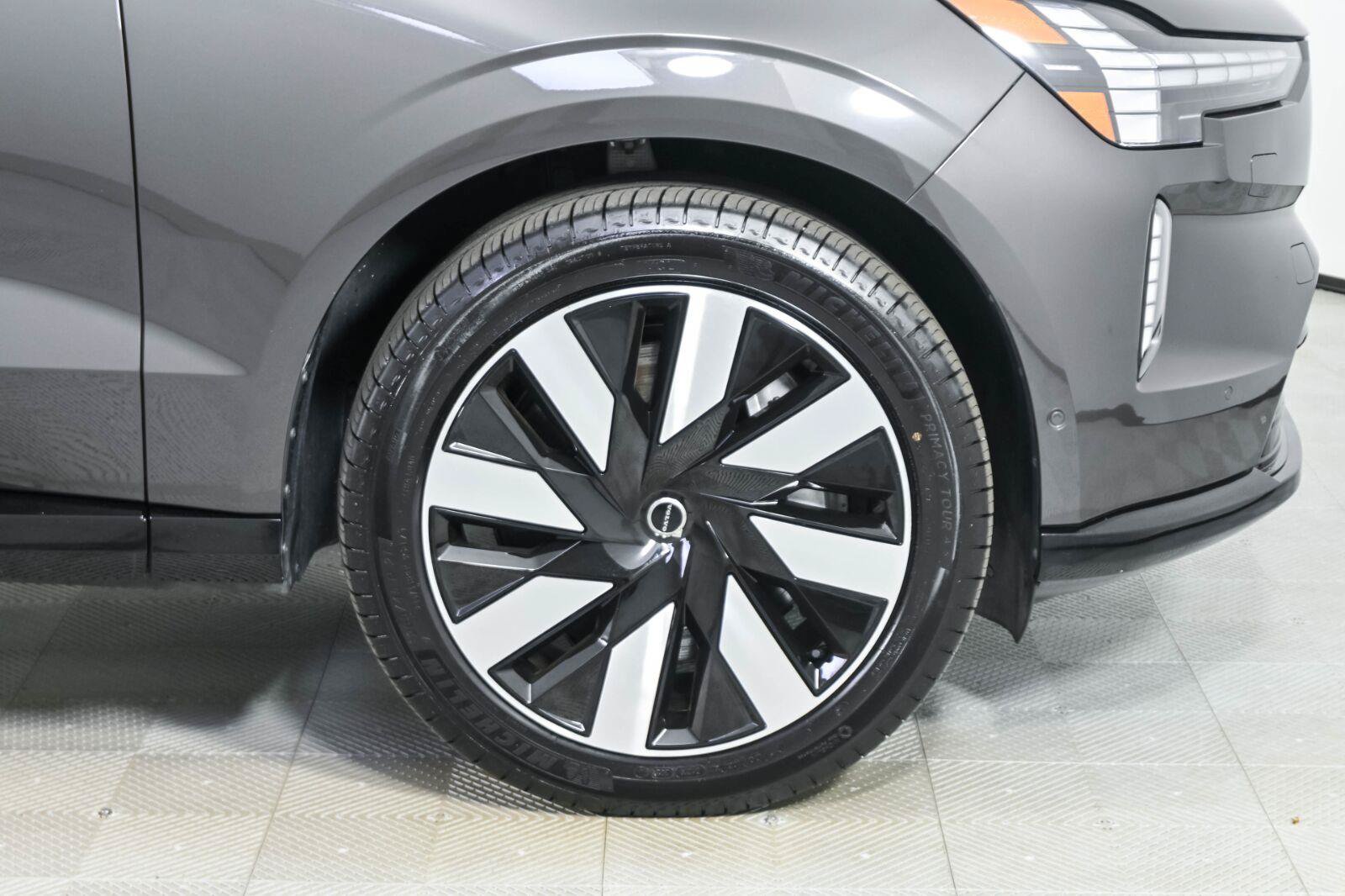 Certified 2025 Volvo EX90 Ultra AWD/4WD image 39