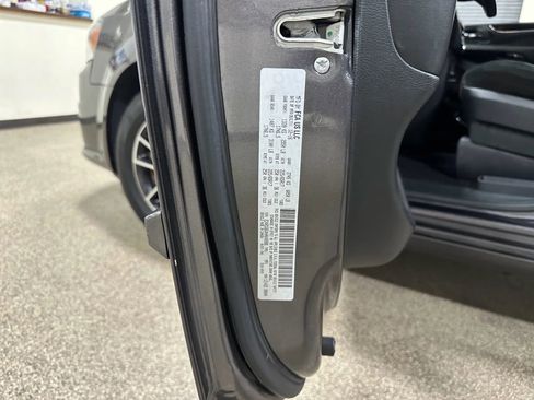 Used 2017 Dodge Grand Caravan SE image 47