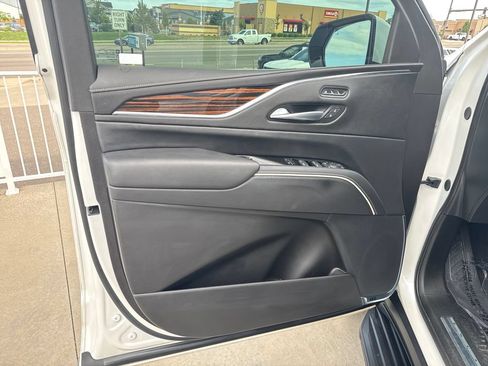 Used 2023 Cadillac Escalade Premium Luxury w/ Performance Package AWD/4WD image 10