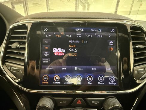 Used 2020 Jeep Grand Cherokee Limited w/ Luxury Group II RWD image 17