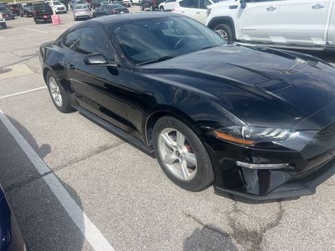 Used 2018 Ford Mustang Coupe image 4