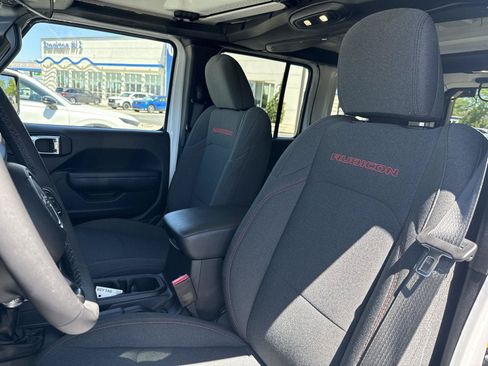 Used 2025 Jeep Wrangler Unlimited Rubicon AWD/4WD image 13