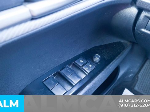 Used 2025 Toyota Camry SE image 35