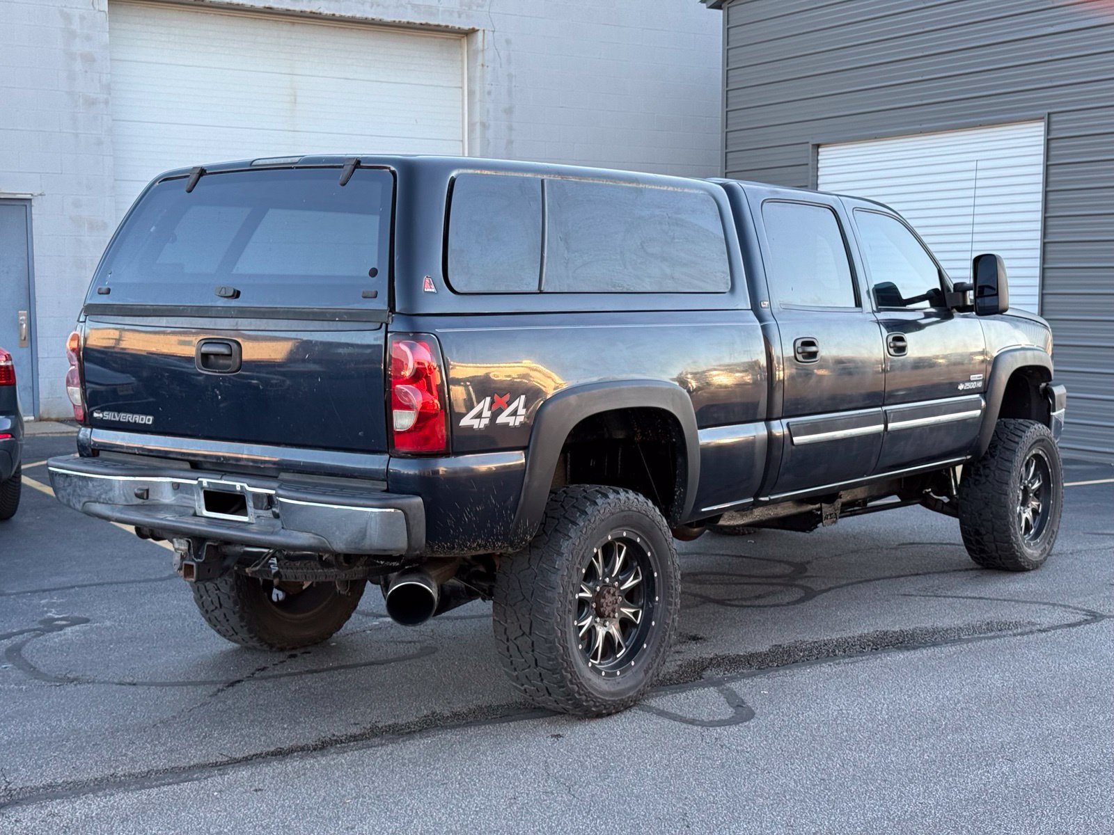Used 2006 Chevrolet Silverado 2500 LT w/ Heavy-Duty Power Package AWD/4WD image 4