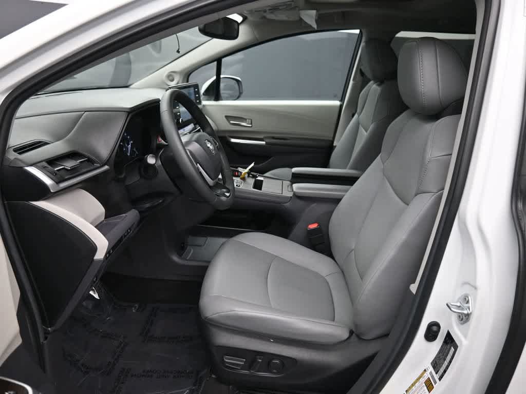 Used 2024 Toyota Sienna XLE w/ XLE Plus Package AWD/4WD image 19