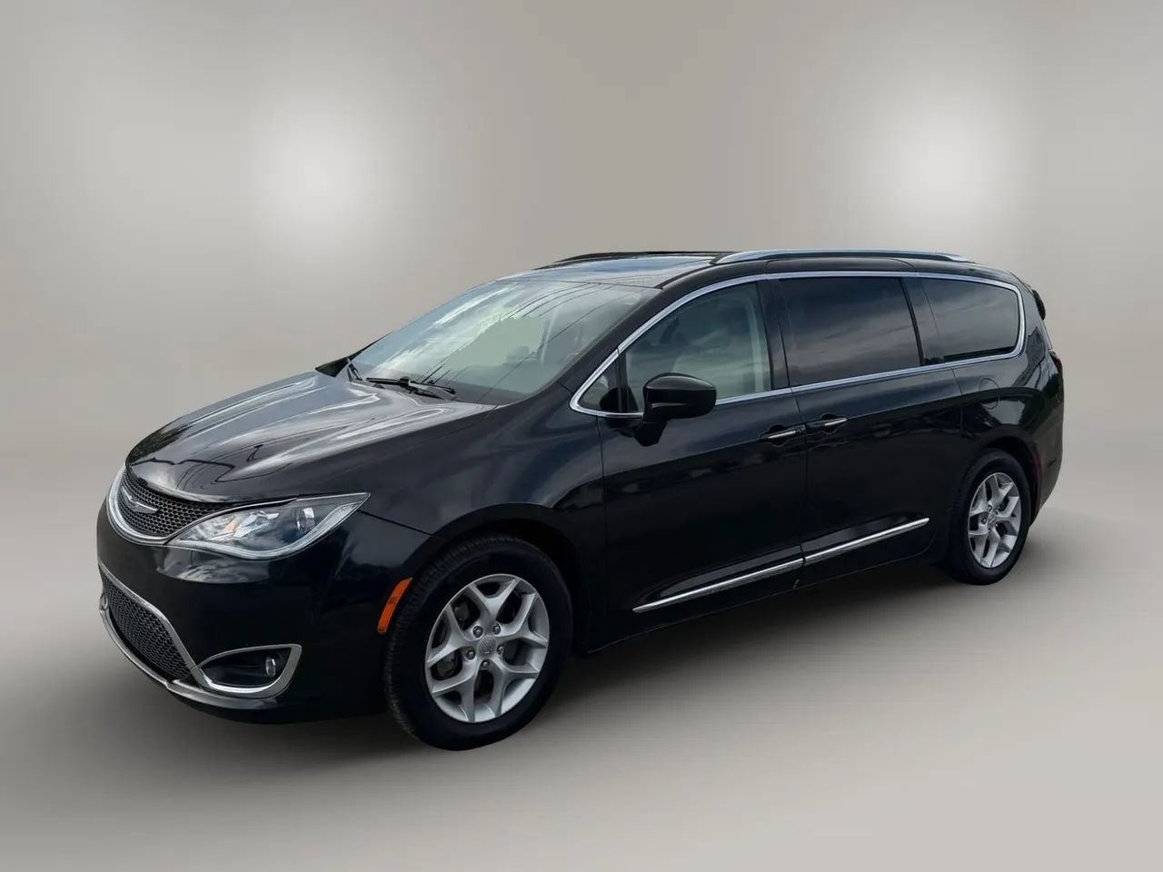Used 2018 Chrysler Pacifica Touring-L Plus w/ Tire & Wheel Group FWD image 4