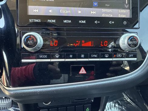 Used 2020 Mitsubishi Outlander SE image 30