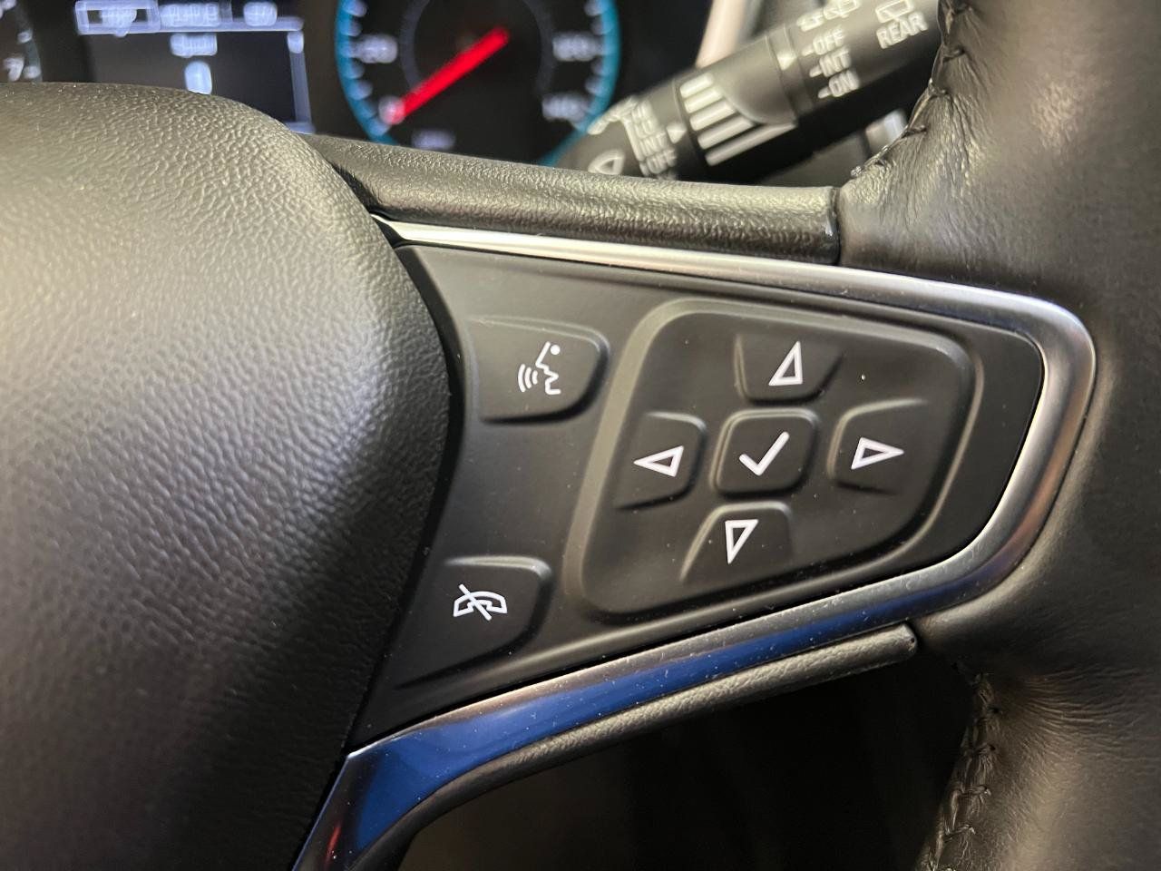 Used 2018 Chevrolet Equinox LT FWD image 37