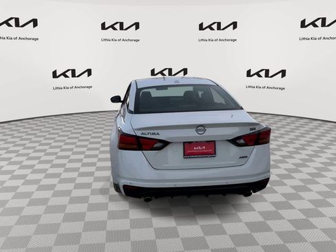 Used 2023 Nissan Altima 2.5 SR w/ SR Premium Package image 7