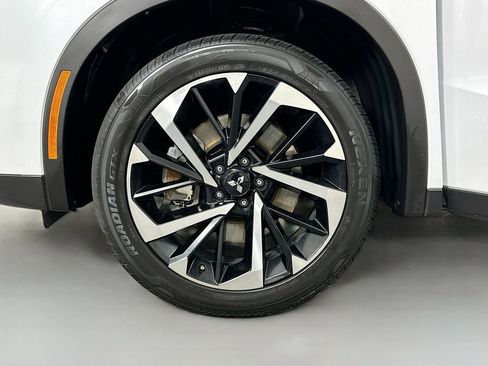 Used 2023 Mitsubishi Outlander SE image 32