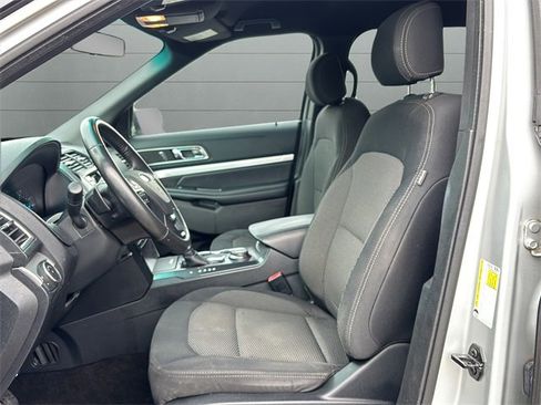 Used 2016 Ford Explorer XLT image 20