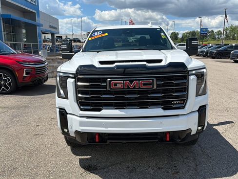 Used 2025 GMC Sierra 2500 AT4 AWD/4WD image 2
