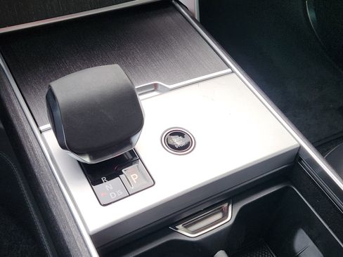 New 2025 Land Rover Range Rover SE image 19