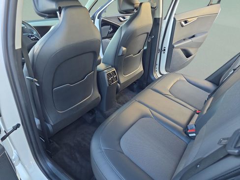 Used 2023 Kia Niro EX image 14