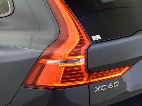 Certified 2025 Volvo XC60 B5 Core AWD/4WD image 12