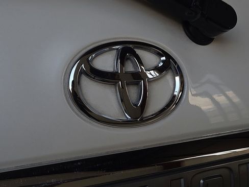 Certified 2019 Toyota Sequoia Platinum AWD/4WD image 12