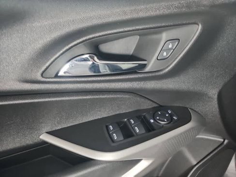 Used 2024 Chevrolet Trax LS w/ LS Convenience Package image 18