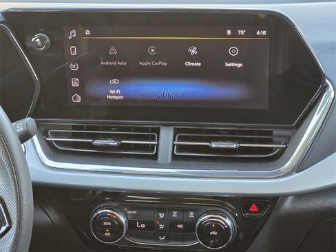 Certified 2025 Chevrolet Trax LT image 19