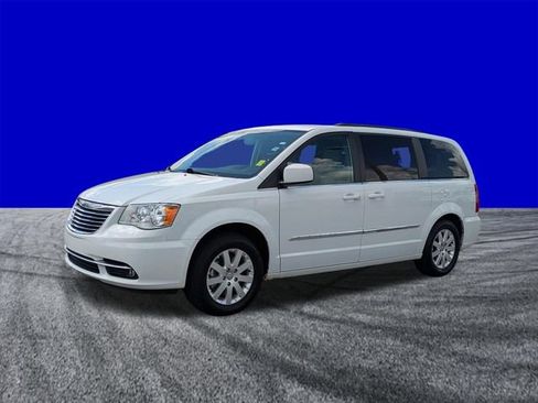 Used 2016 Chrysler Town & Country Touring FWD image 8