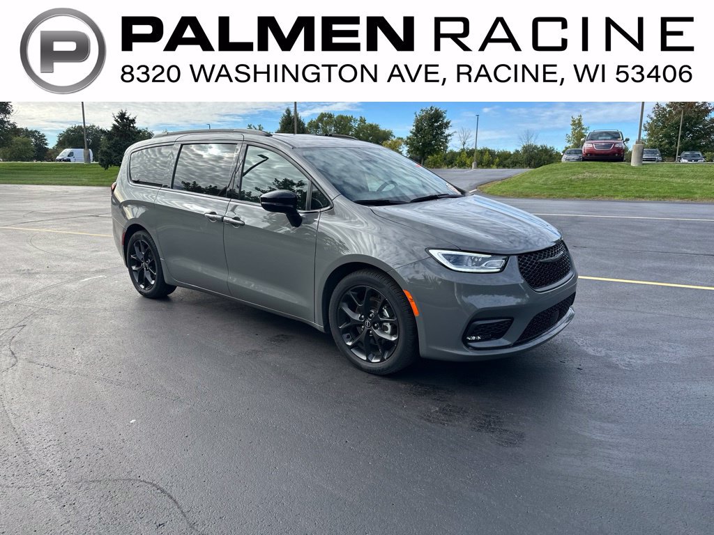 Used 2025 Chrysler Pacifica Limited FWD image 1