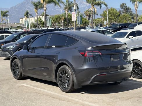 Used 2024 Tesla Model Y Long Range AWD/4WD image 4