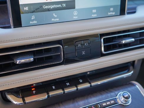 Used 2020 Lincoln Aviator Reserve w/ Equipment Group 202A image 15