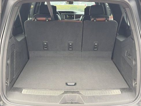 Used 2023 GMC Yukon XL Denali Ultimate image 3