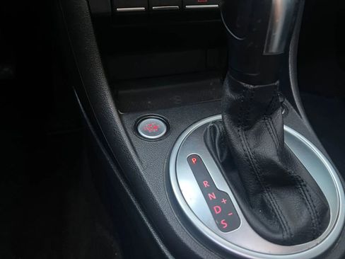 Used 2012 Volkswagen Beetle 2.5 image 16