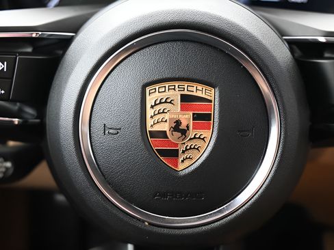 Certified 2023 Porsche Macan AWD/4WD image 24