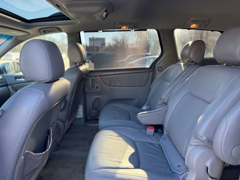 Used 2005 Toyota Sienna XLE image 25