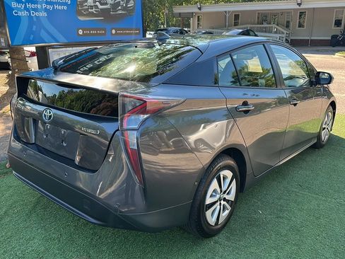 Used 2017 Toyota Prius Four w/ Advanced Technology Package FWD image 7
