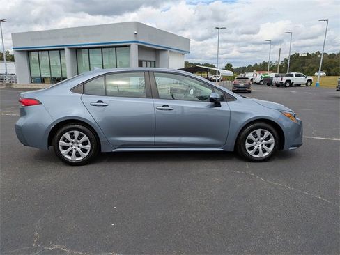 Used 2023 Toyota Corolla LE image 3