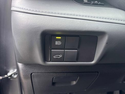 Used 2024 Toyota Highlander XLE image 16