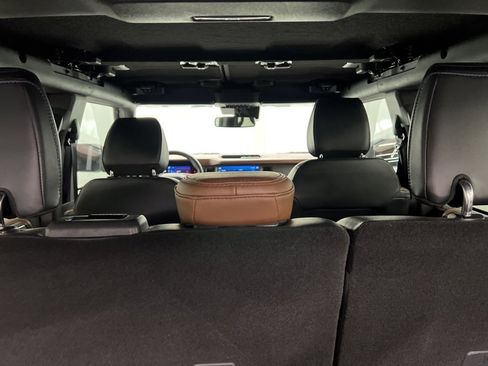 Used 2024 Ford Bronco Outer Banks image 11