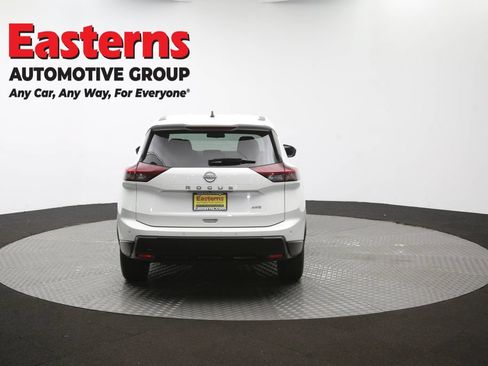 Used 2024 Nissan Rogue S AWD/4WD image 40