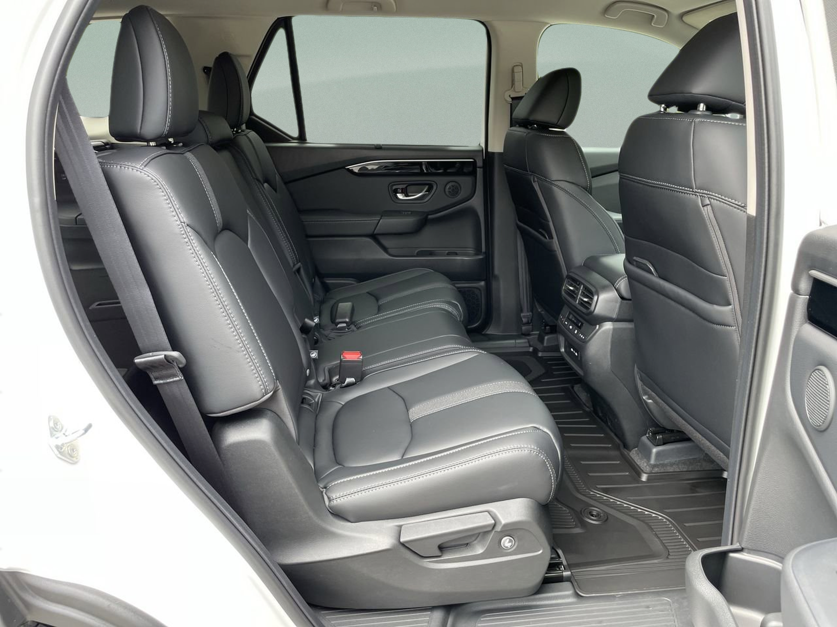 Used 2025 Honda Pilot EX-L image 18
