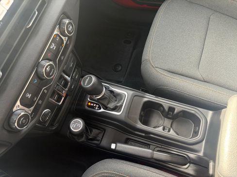 Used 2025 Jeep Gladiator Sport image 24