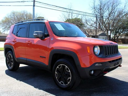Used 2016 Jeep Renegade Trailhawk AWD/4WD image 3