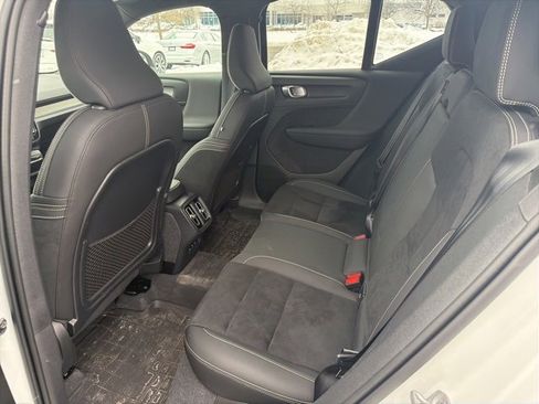 Used 2024 Volvo XC40 B5 Ultimate image 14