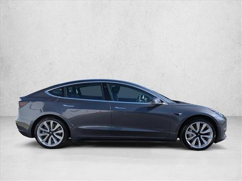 Used 2020 Tesla Model 3 Standard Range Plus image 4