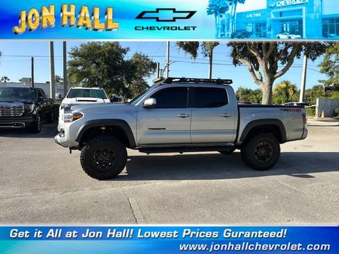 Used 2023 Toyota Tacoma TRD Off-Road w/ TRD Premium Off Road Package AWD/4WD image 3